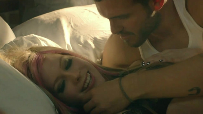 Avril Lavigne - What The Hell_youtube_original 0241
