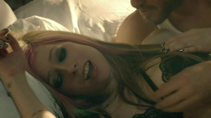 Avril Lavigne - What The Hell_youtube_original 0248