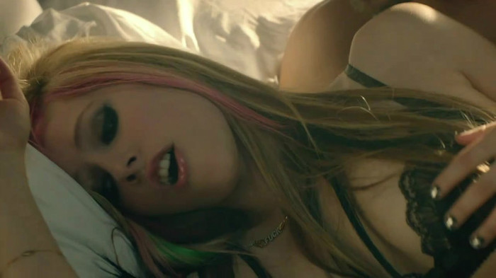 Avril Lavigne - What The Hell_youtube_original 0253