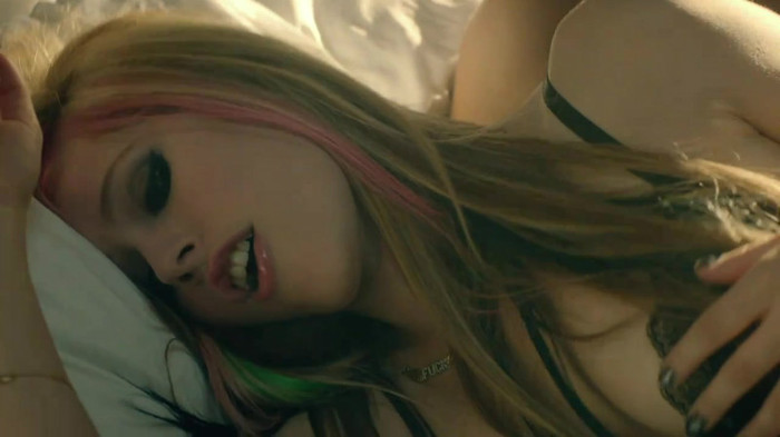 Avril Lavigne - What The Hell_youtube_original 0256