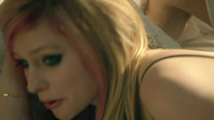 Avril Lavigne - What The Hell_youtube_original 0270
