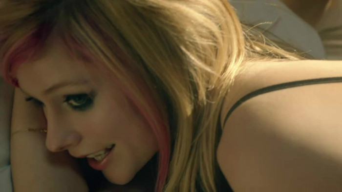 Avril Lavigne - What The Hell_youtube_original 0278