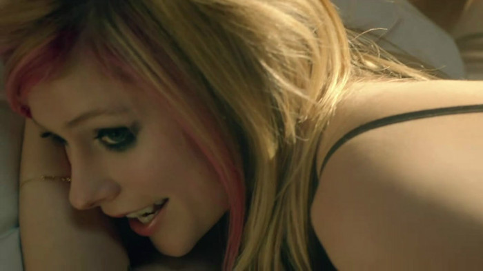 Avril Lavigne - What The Hell_youtube_original 0279