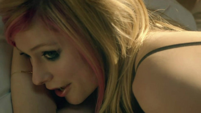 Avril Lavigne - What The Hell_youtube_original 0281