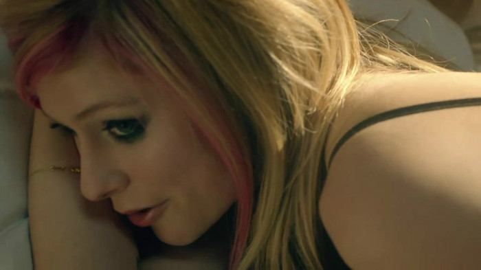 Avril Lavigne - What The Hell_youtube_original 0282