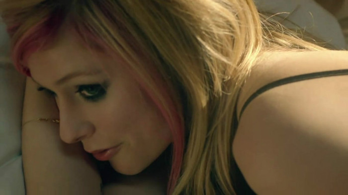Avril Lavigne - What The Hell_youtube_original 0283