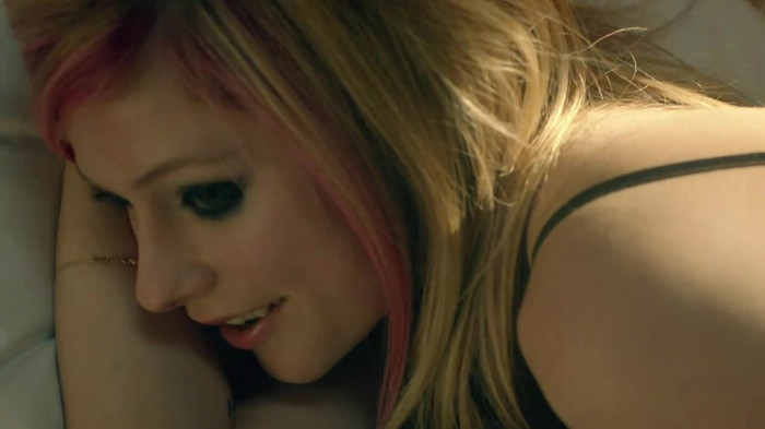 Avril Lavigne - What The Hell_youtube_original 0288