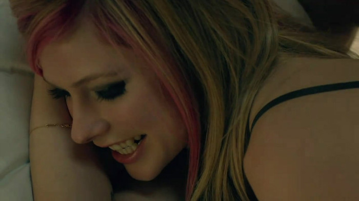 Avril Lavigne - What The Hell_youtube_original 0303 - Avril - Lavigne - What - The - Hell - oo1