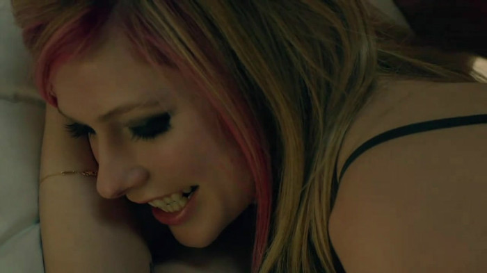 Avril Lavigne - What The Hell_youtube_original 0305 - Avril - Lavigne - What - The - Hell - oo1