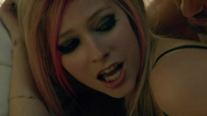 Avril Lavigne - What The Hell_youtube_original 0316 - Avril - Lavigne - What - The - Hell - oo1