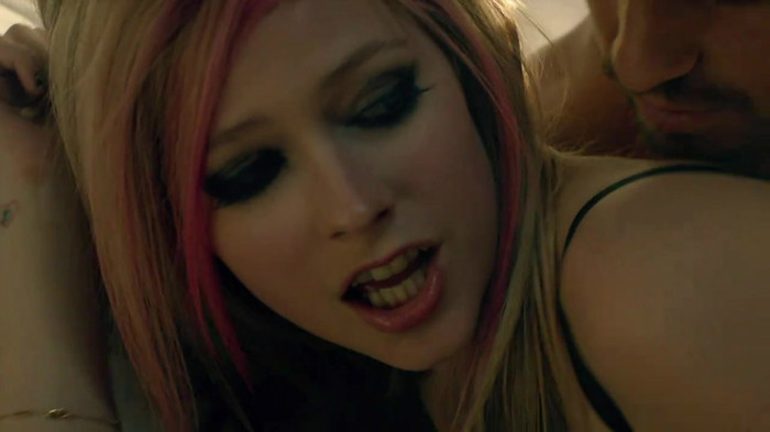 Avril Lavigne - What The Hell_youtube_original 0320