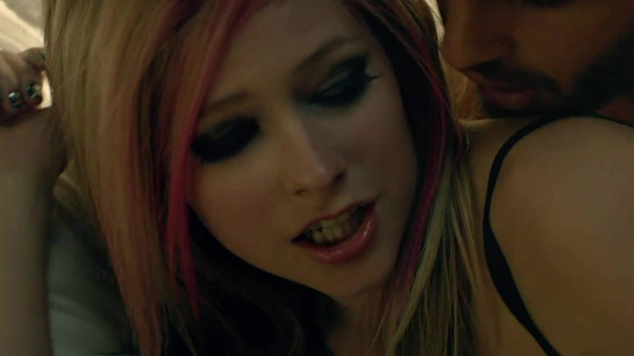 Avril Lavigne - What The Hell_youtube_original 0323