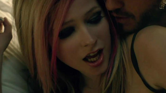 Avril Lavigne - What The Hell_youtube_original 0326