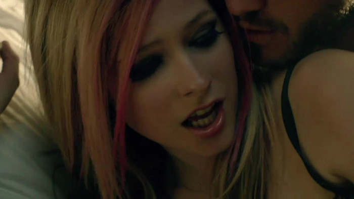 Avril Lavigne - What The Hell_youtube_original 0327