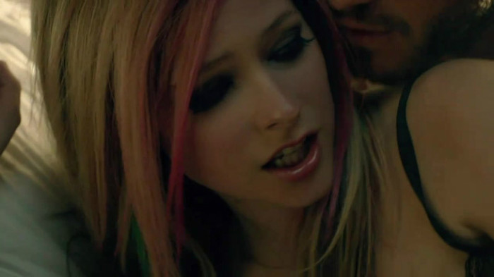 Avril Lavigne - What The Hell_youtube_original 0328