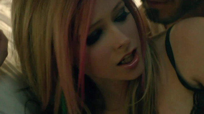 Avril Lavigne - What The Hell_youtube_original 0330