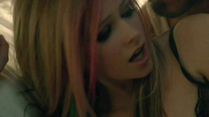 Avril Lavigne - What The Hell_youtube_original 0331
