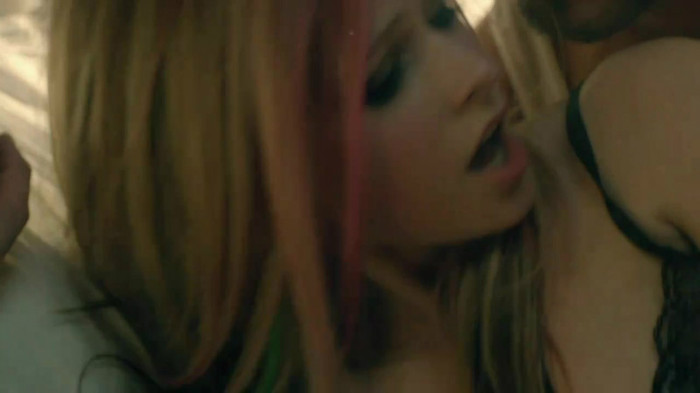 Avril Lavigne - What The Hell_youtube_original 0332