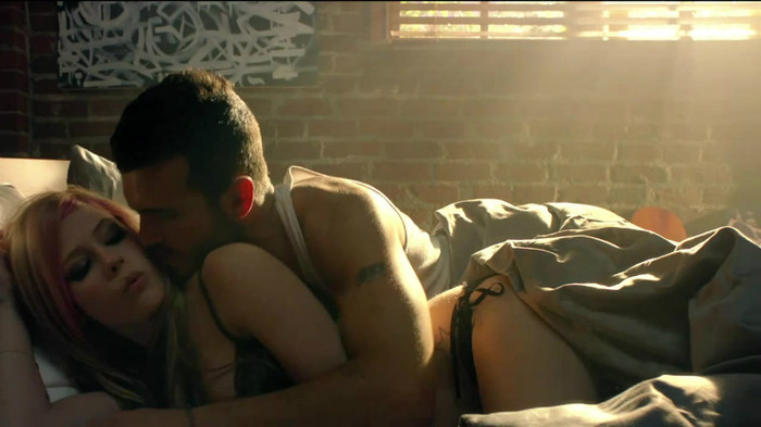 Avril Lavigne - What The Hell_youtube_original 0335 - Avril - Lavigne - What - The - Hell - oo1