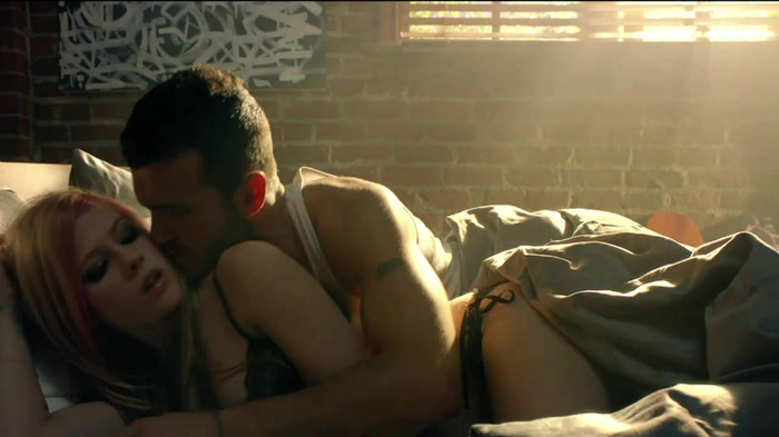 Avril Lavigne - What The Hell_youtube_original 0336 - Avril - Lavigne - What - The - Hell - oo1