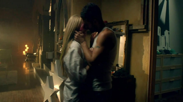 Avril Lavigne - What The Hell_youtube_original 0589 - Avril - Lavigne - What - The - Hell - oo2