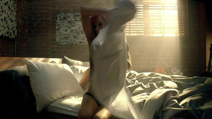 Avril Lavigne - What The Hell_youtube_original 0405