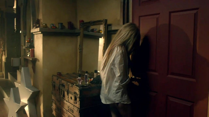 Avril Lavigne - What The Hell_youtube_original 0613