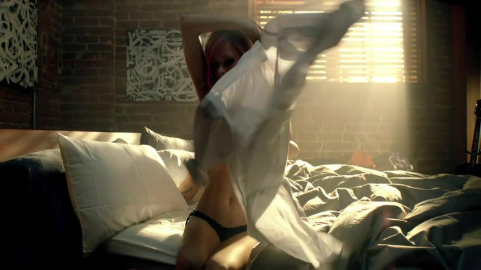 Avril Lavigne - What The Hell_youtube_original 0406