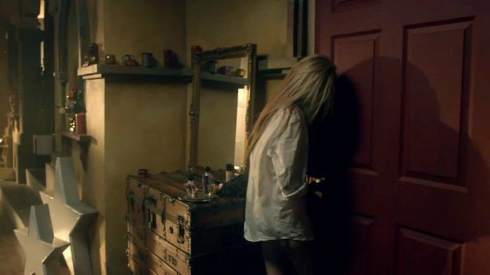 Avril Lavigne - What The Hell_youtube_original 0615