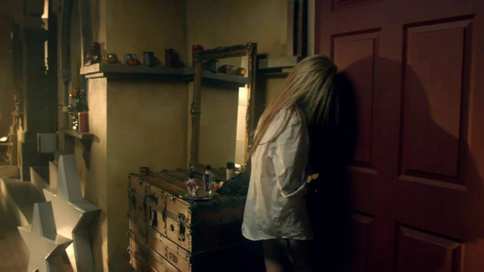 Avril Lavigne - What The Hell_youtube_original 0616