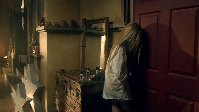 Avril Lavigne - What The Hell_youtube_original 0618