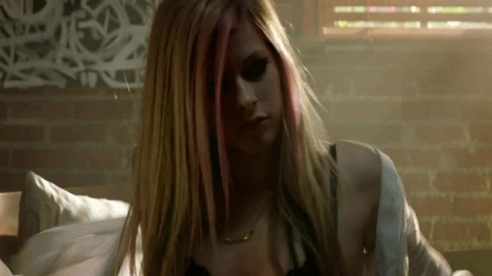 Avril Lavigne - What The Hell_youtube_original 0419