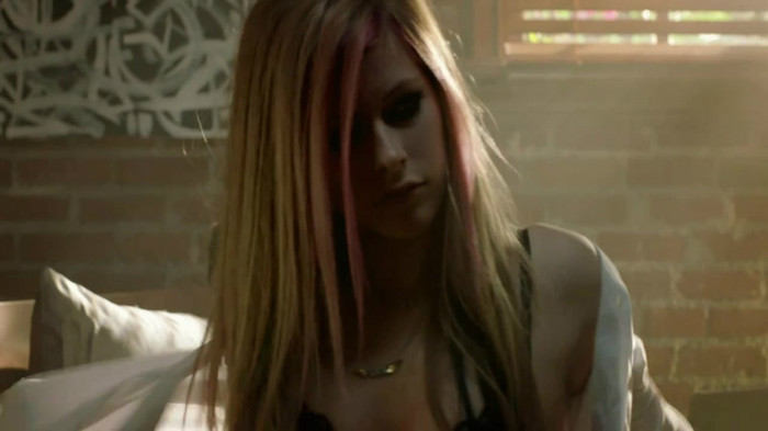 Avril Lavigne - What The Hell_youtube_original 0420