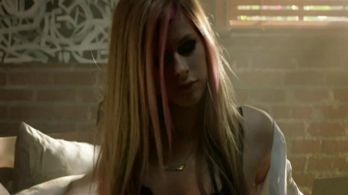 Avril Lavigne - What The Hell_youtube_original 0421