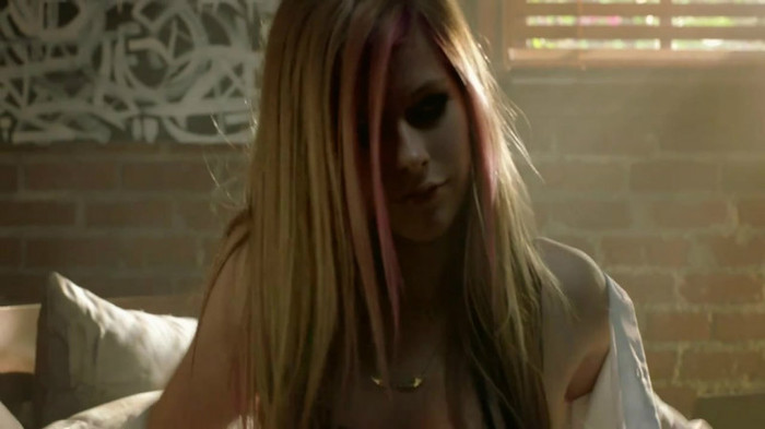 Avril Lavigne - What The Hell_youtube_original 0423