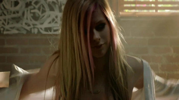 Avril Lavigne - What The Hell_youtube_original 0425