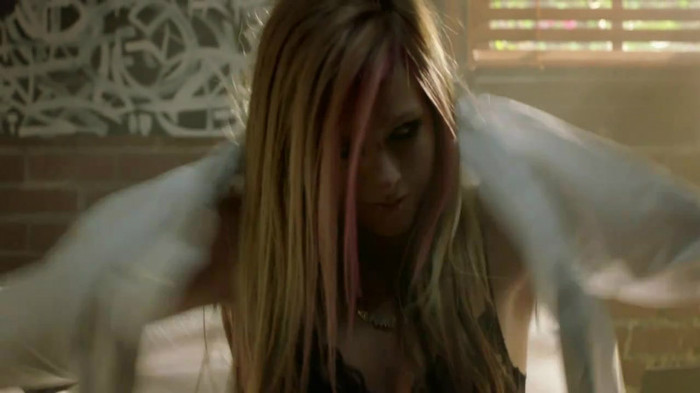 Avril Lavigne - What The Hell_youtube_original 0428