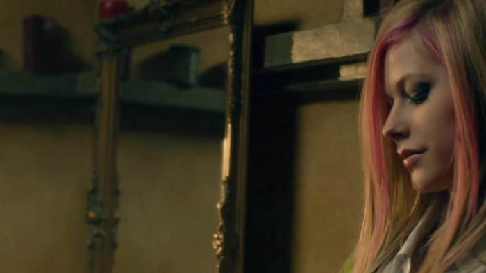Avril Lavigne - What The Hell_youtube_original 0635
