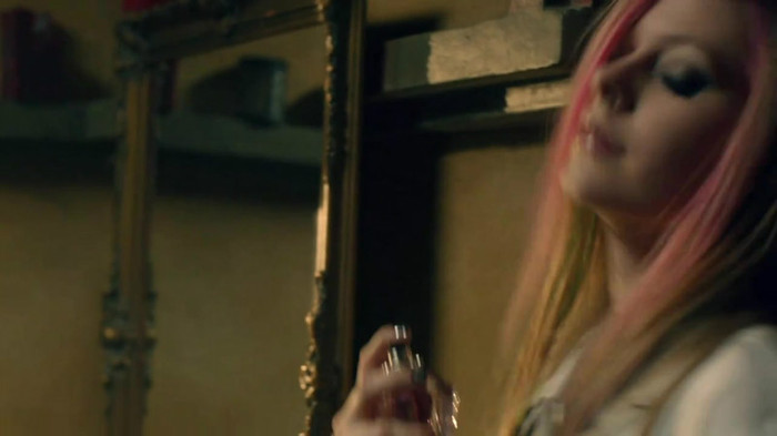 Avril Lavigne - What The Hell_youtube_original 0639