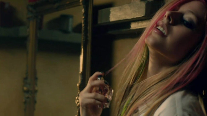 Avril Lavigne - What The Hell_youtube_original 0641
