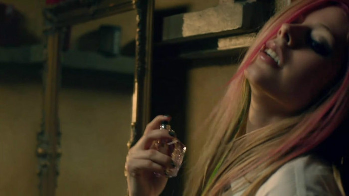 Avril Lavigne - What The Hell_youtube_original 0642