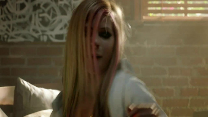 Avril Lavigne - What The Hell_youtube_original 0436