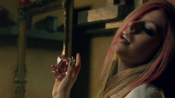 Avril Lavigne - What The Hell_youtube_original 0646