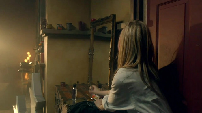 Avril Lavigne - What The Hell_youtube_original 0658