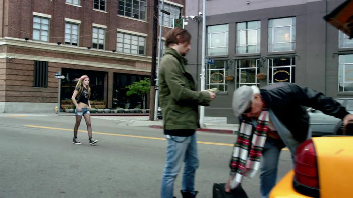 Avril Lavigne - What The Hell_youtube_original 0681