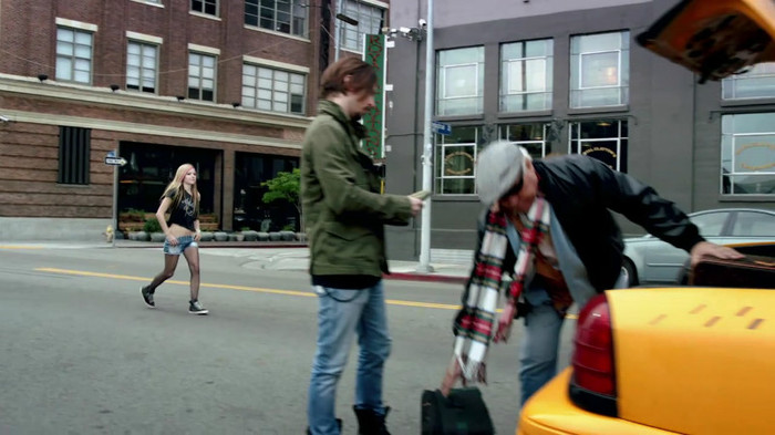 Avril Lavigne - What The Hell_youtube_original 0684