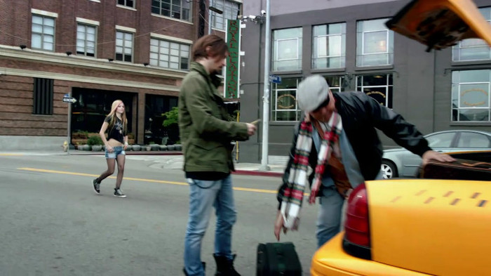 Avril Lavigne - What The Hell_youtube_original 0685