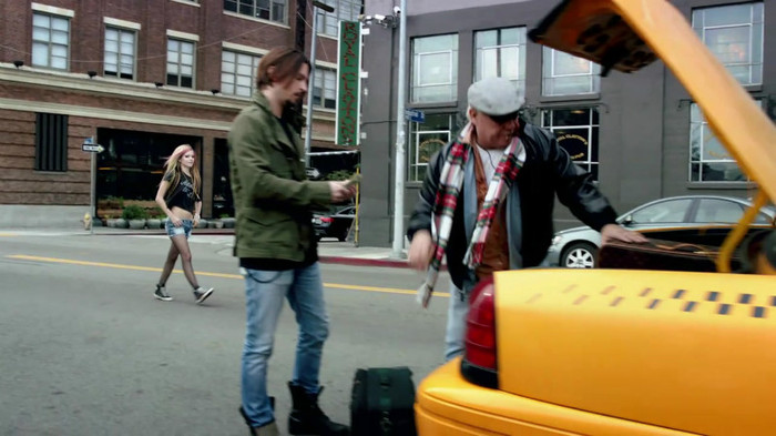 Avril Lavigne - What The Hell_youtube_original 0688