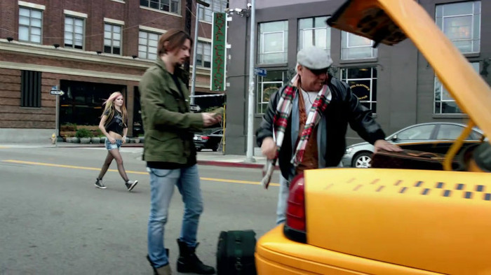 Avril Lavigne - What The Hell_youtube_original 0689