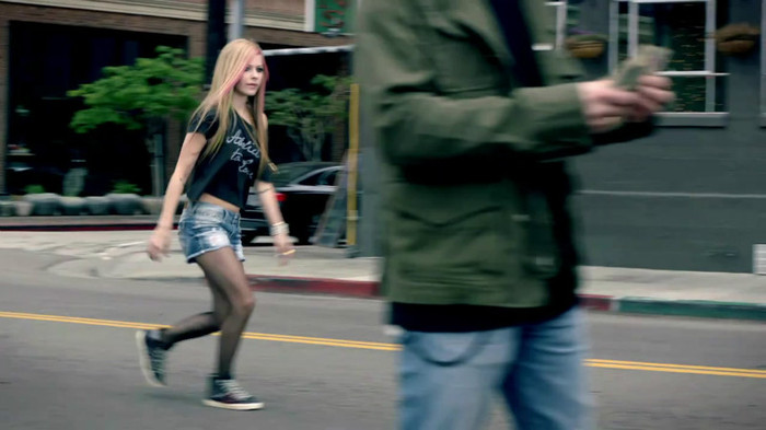 Avril Lavigne - What The Hell_youtube_original 0691